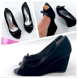 ANTONIO BIAGGI black suede wedge open toe shoes Size 5.5